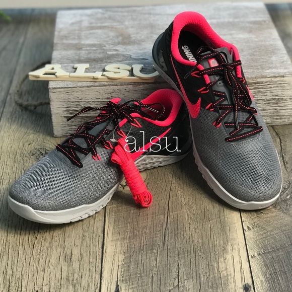 NWT Nike Metcon 3 Cool Grey Red WMNS - Picture 7 of 8